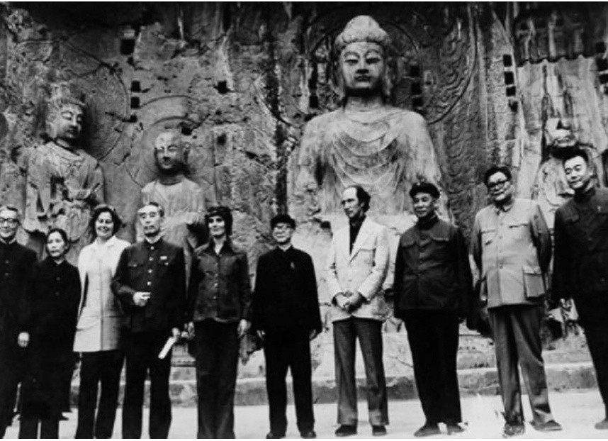 1973年10月，周总理陪同来访的加拿大总理特鲁多（对，就是上任加拿大总理的父亲）一行前往河南洛阳，