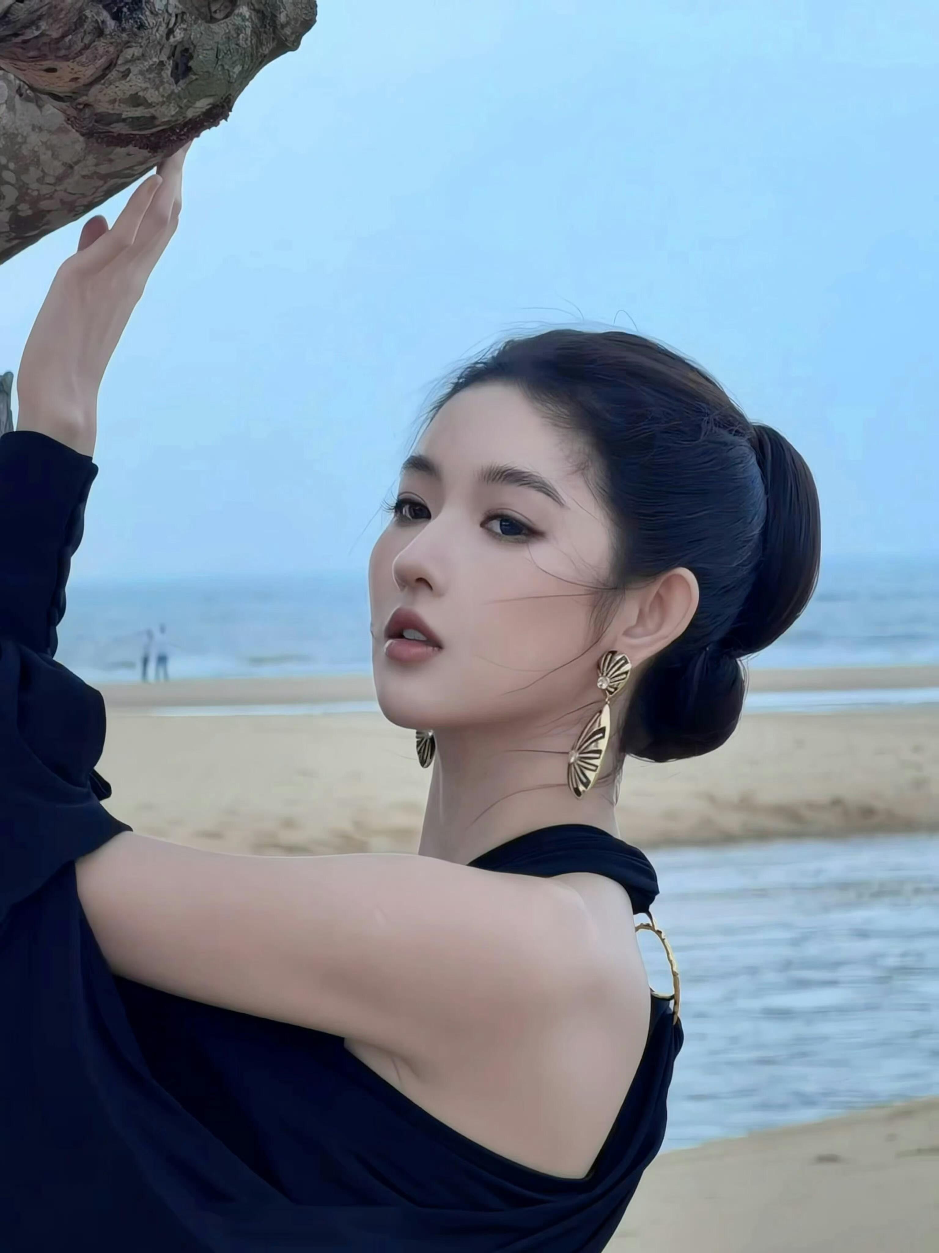 如雕塑一般的脸…好优越的骨相