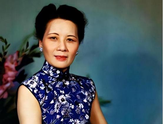 宋美龄活到了106岁，但长寿从来都是一把双刃剑。因为活得太久，晚年的她只能眼睁睁