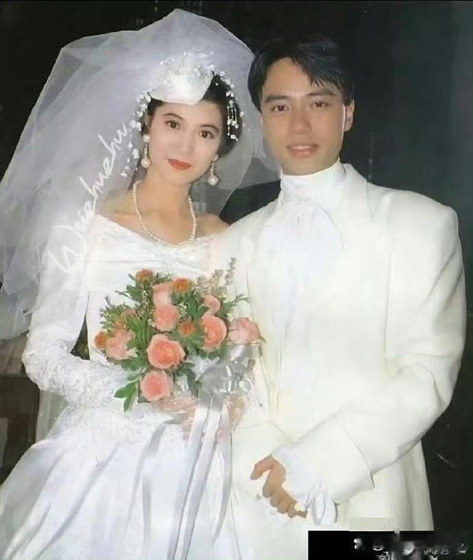 袁咏仪20年前的婚纱照，放到现在看也依旧美得让人心动