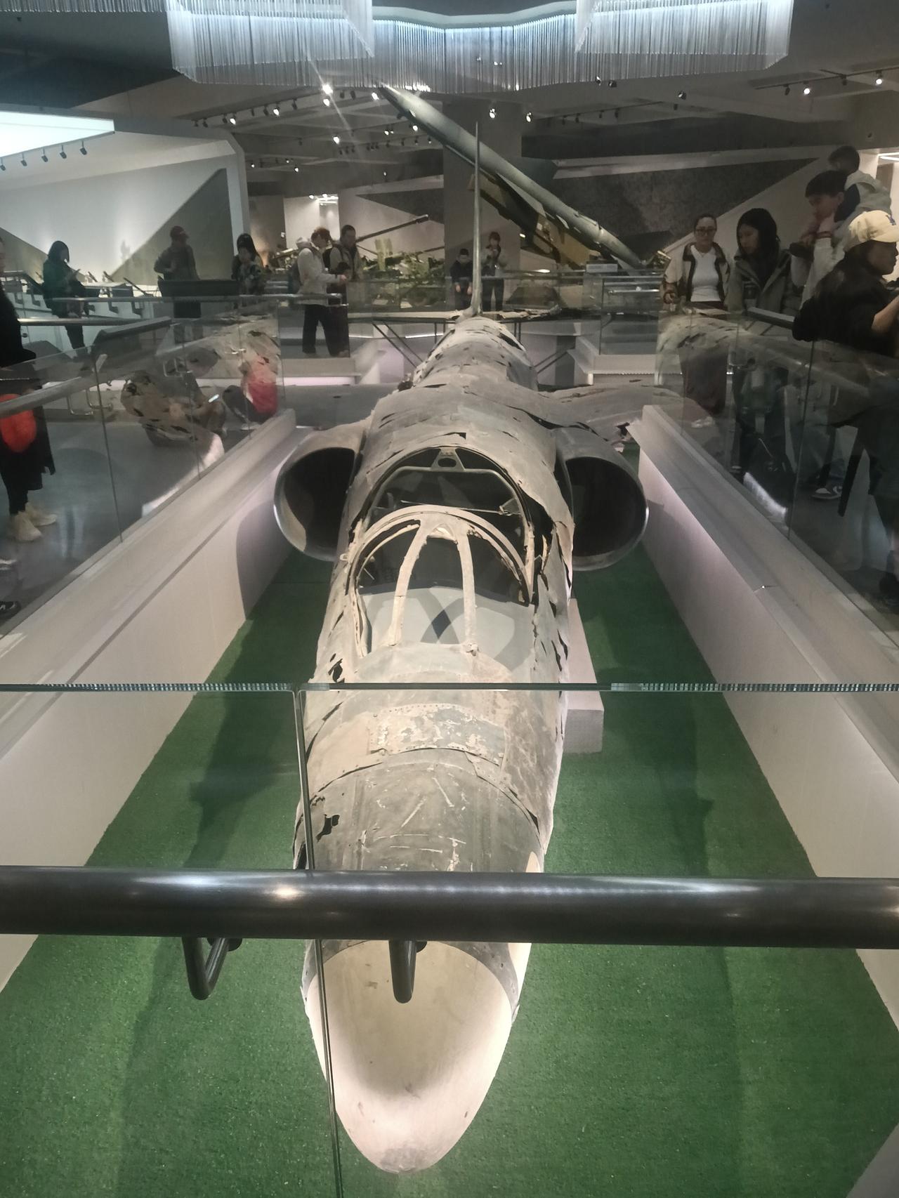 今天有幸看到了军事博物馆里面的U-2侦察机的残骸。这款侦察机升限接近了2400