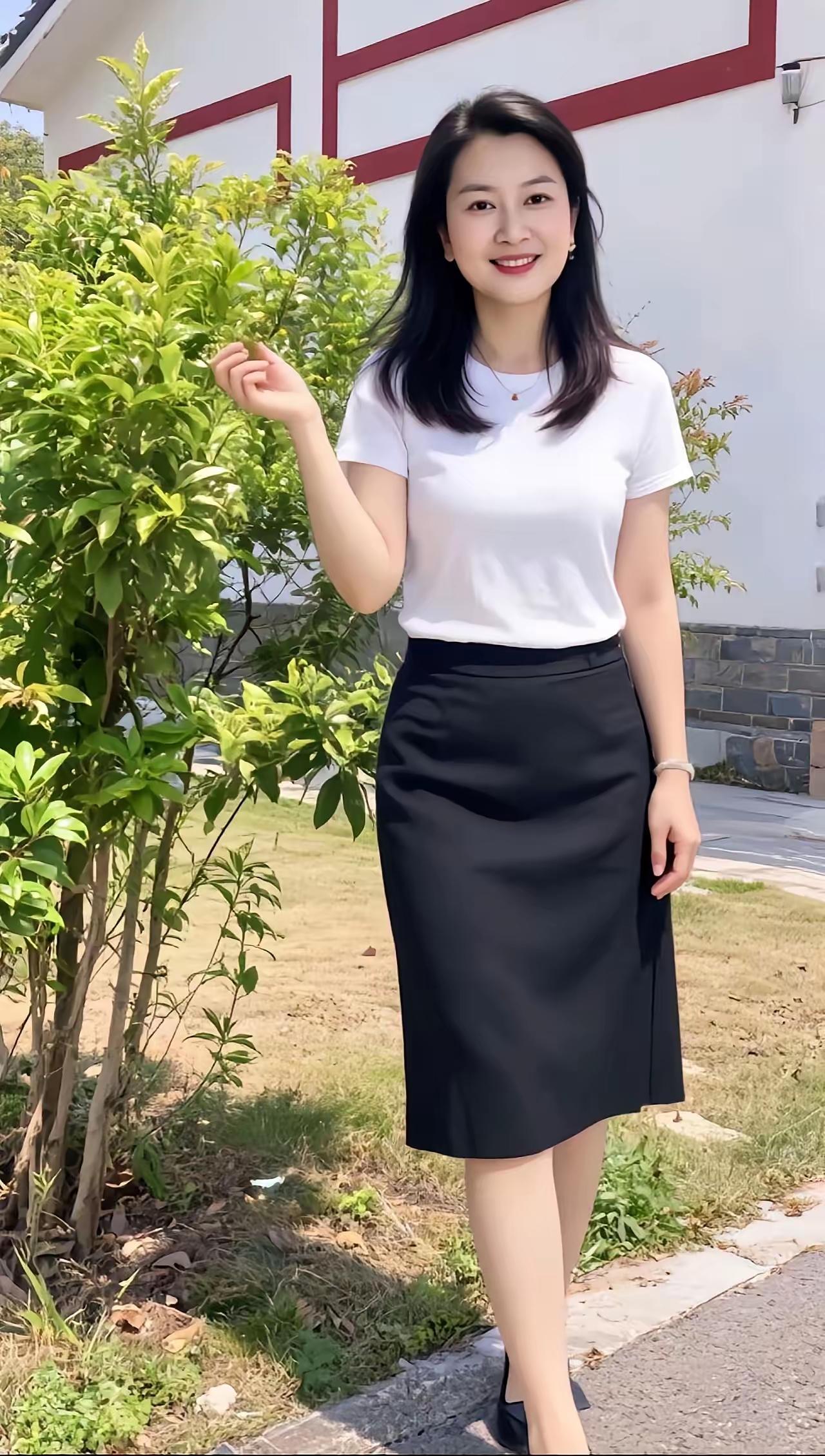 表妹32了，还单身，她妈急的不得了！到处叫人给她女儿介绍对象！​她女儿也想找了，
