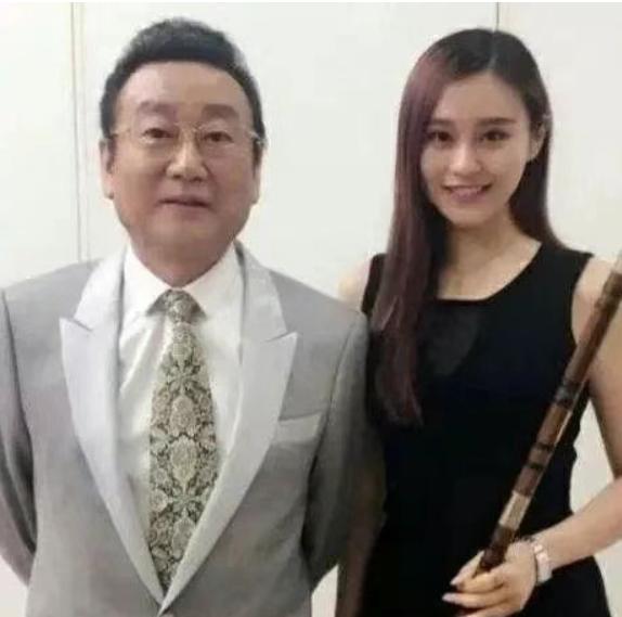 我是蒋大为的情人，他欠我90万不还，有欠条当证据！2004年，一女子自称是蒋大为