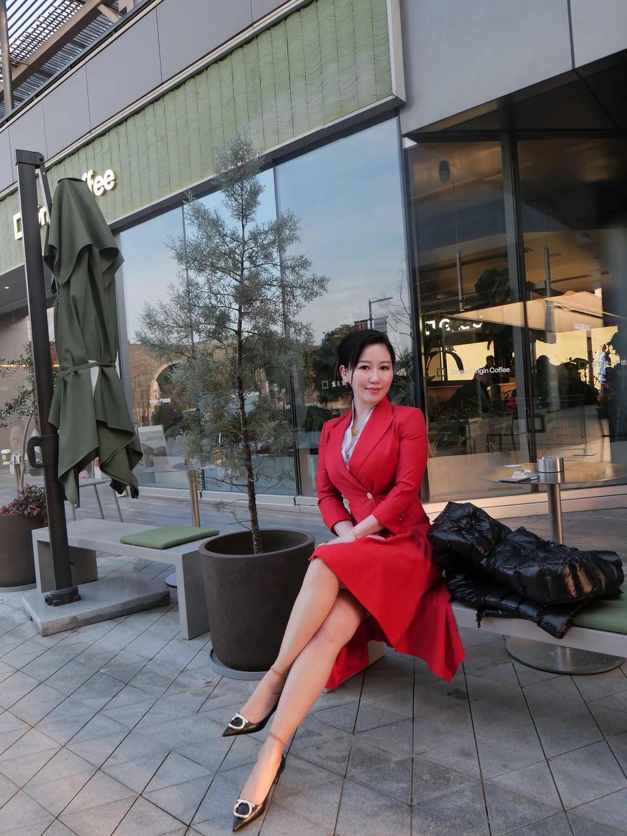 极致的自由应该是可以离开任何不喜欢的人或事红衣小姐姐新年穿搭不一样的我气质