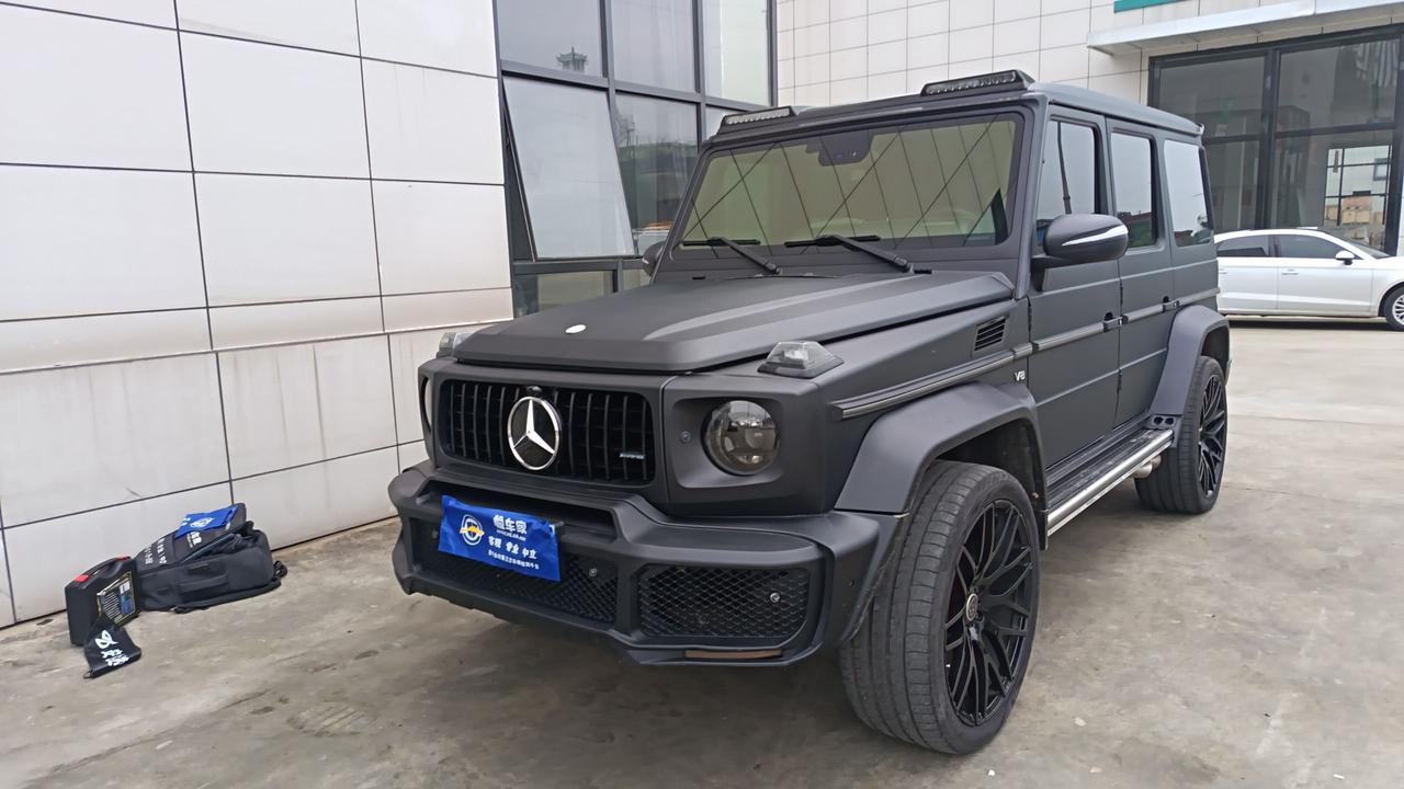 十五年前的奔驰G500，还要40万，果然不坑穷人！把有钱人拿捏地死死的！前两天