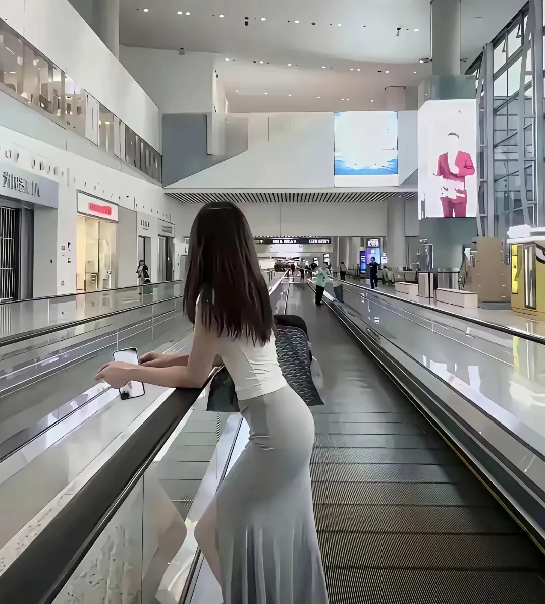 女性身材是骨瘦如柴好，还是我这种更好？