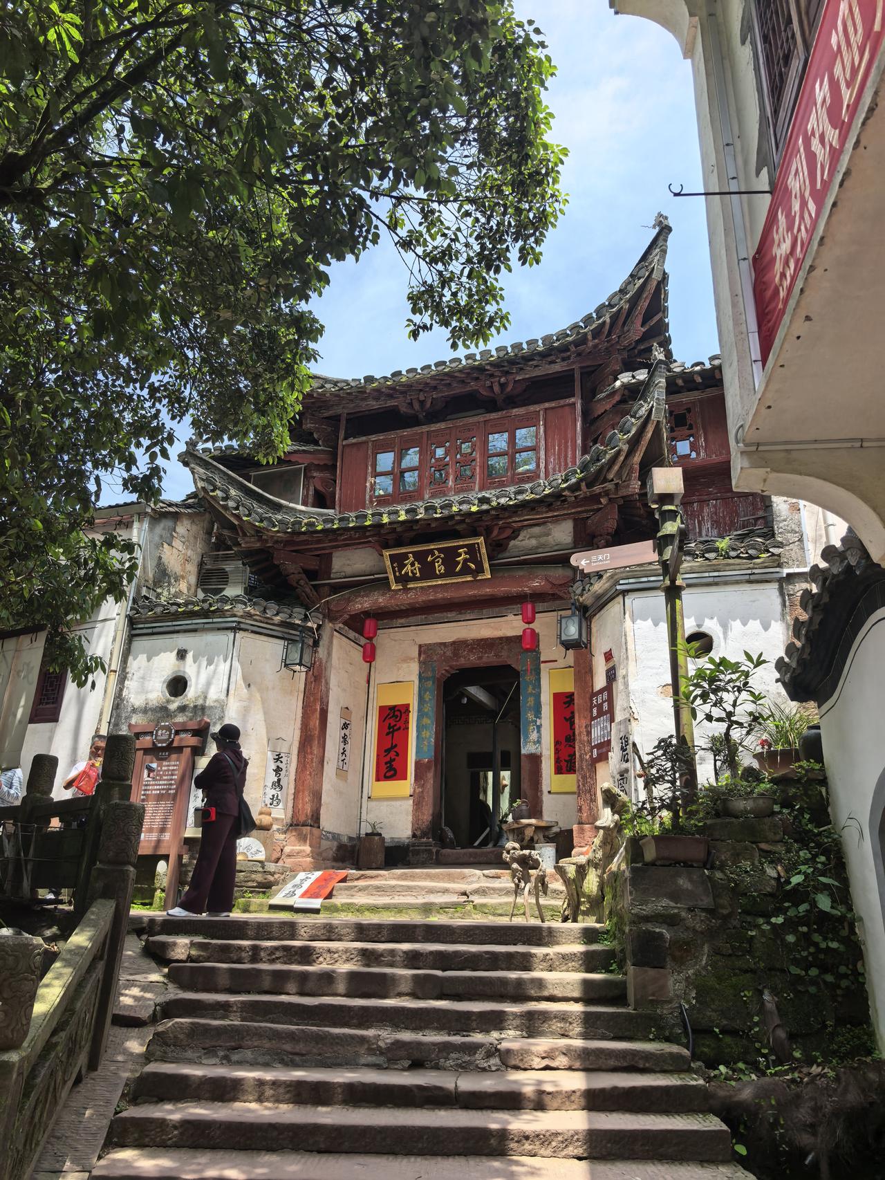 今天是我戒酒的第289天，全程滴酒未沾。这几天在黄山自驾漫游，说心里话，不喝酒的