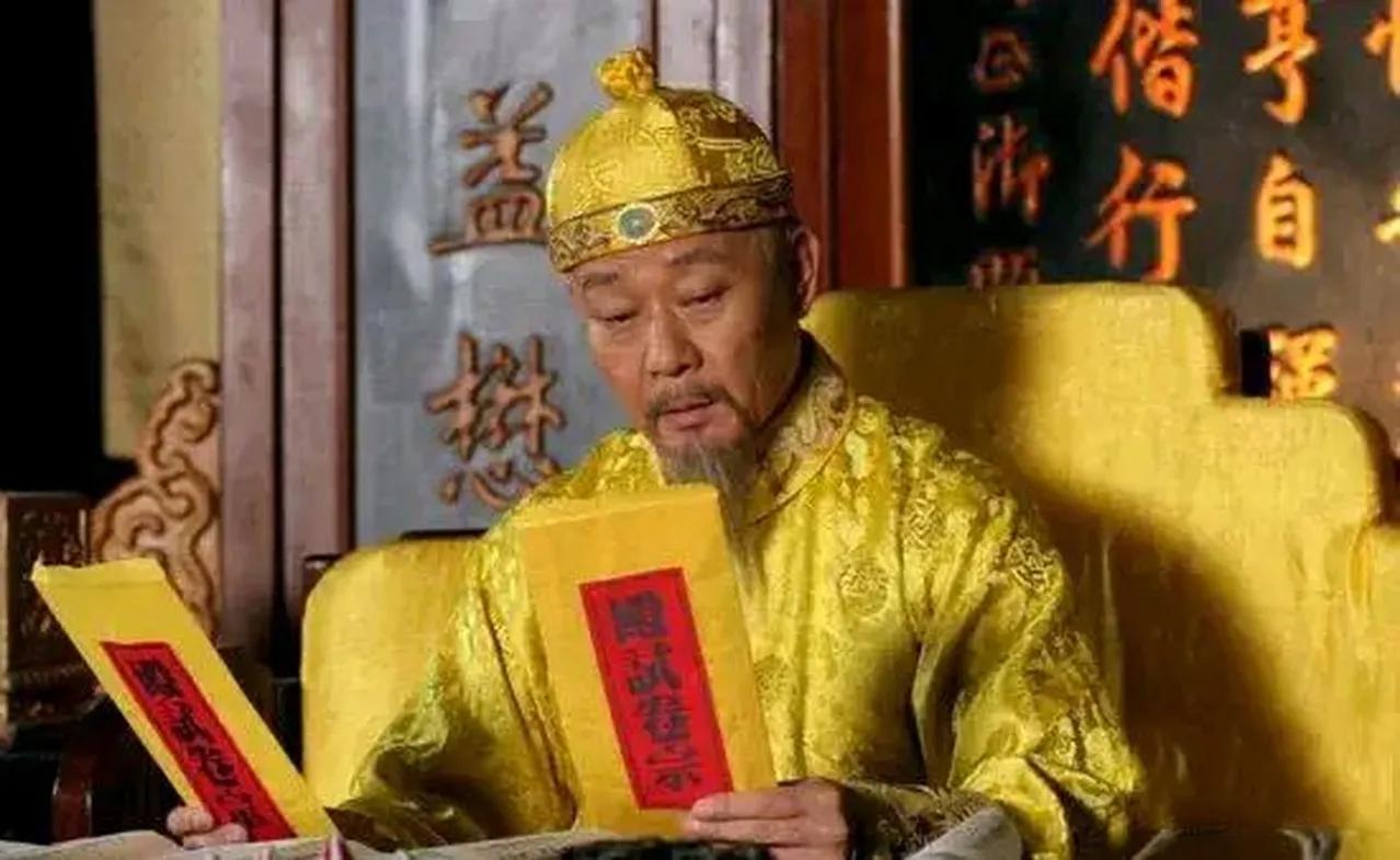 秦大成考中状元后，乾隆当众问他：“百官都传你祖上是秦桧，果真是这样吗？”这话一
