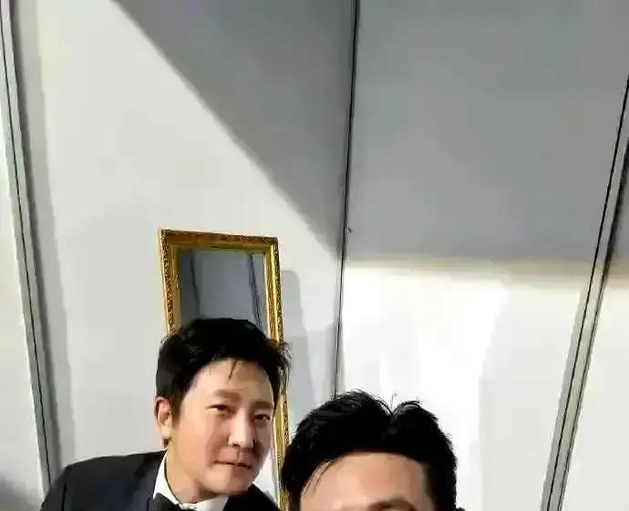 陆毅和郭京飞这对连襟，把互怼玩成了年入千万的生意。郭京飞在陆毅新剧《六姊妹》开