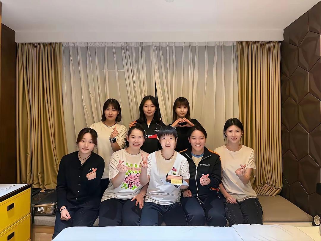 莎莎姐妹团中，佳佳和阳阳稳坐“正宫”之位！都说人以群分，和莎莎亲近的女孩们，个个