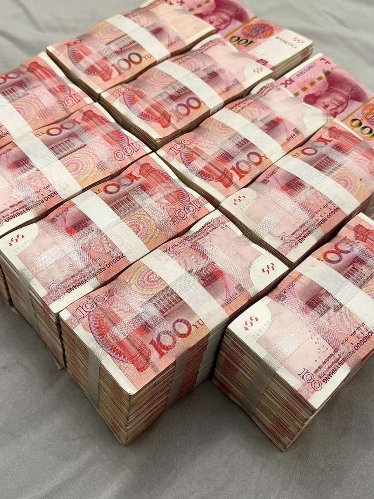 我跟你说，现在最危险的，就是手里有二三十万到一百来万存款的这批人。对，你没听错