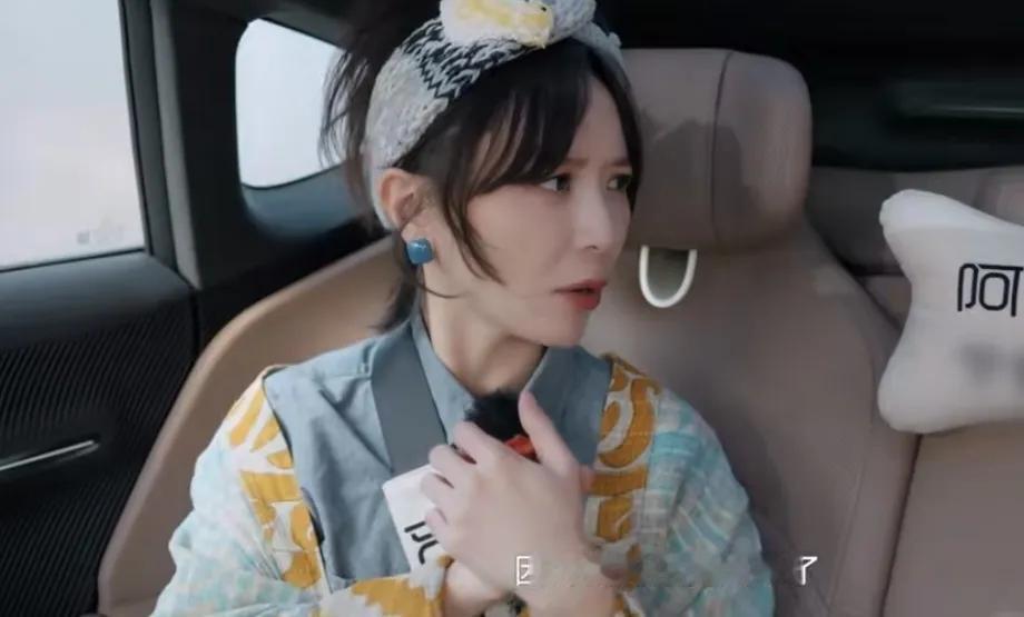 黄雅莉坦言生育晚一点不是坏事，说:“我妈生我太早了，她20岁结婚，21岁生我，纯