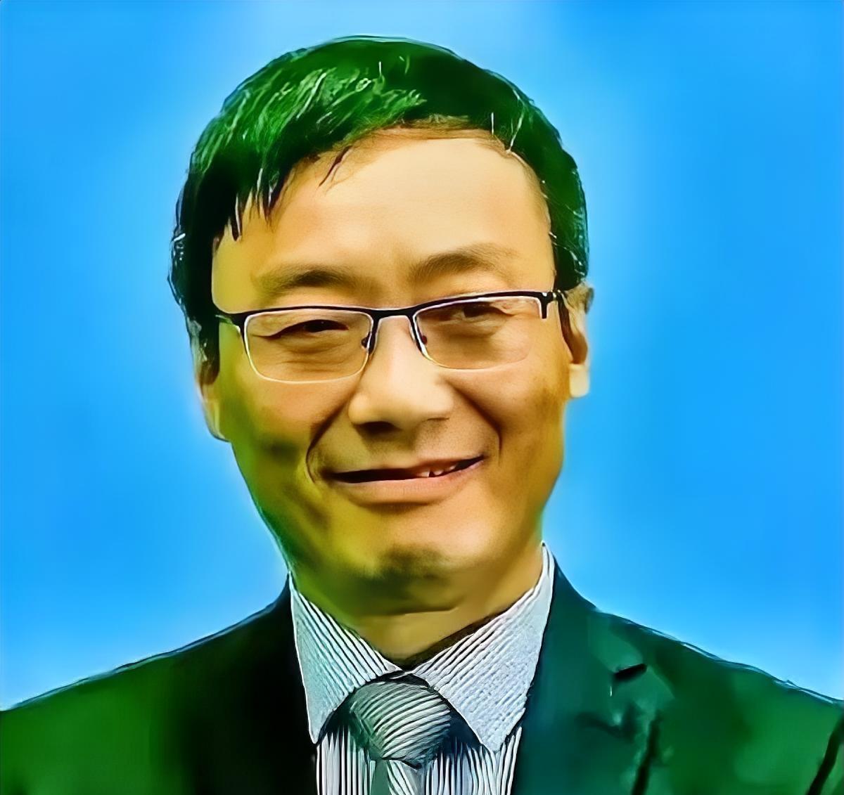 一句硬话，炸醒装睡的人一句振聋发聩的硬话，瞬间炸醒了无数自我麻痹、刻意装睡