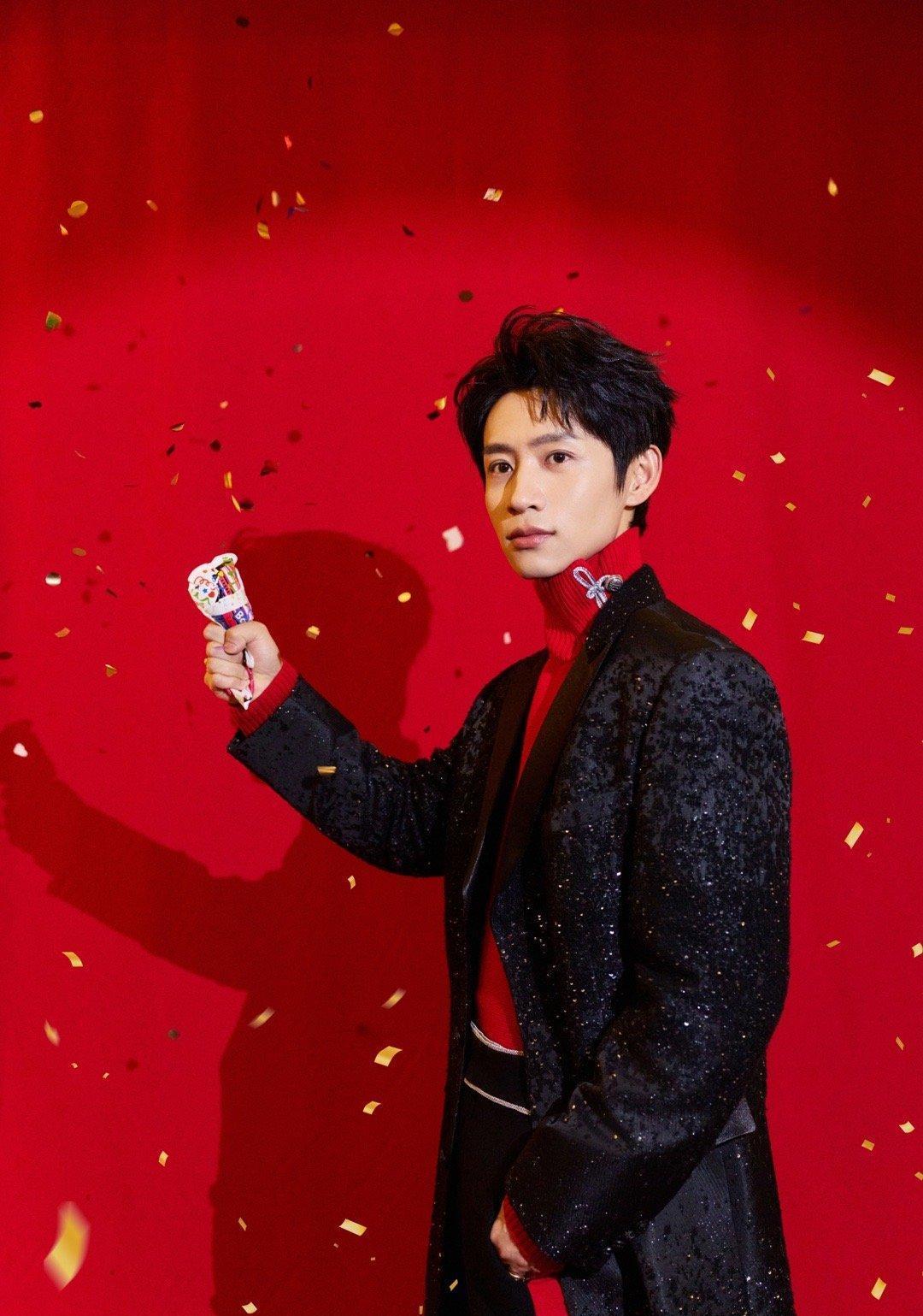 央视春晚，正在被它最想讨好的年轻人抛弃。收视率断崖式下跌32%。核心观众，竟