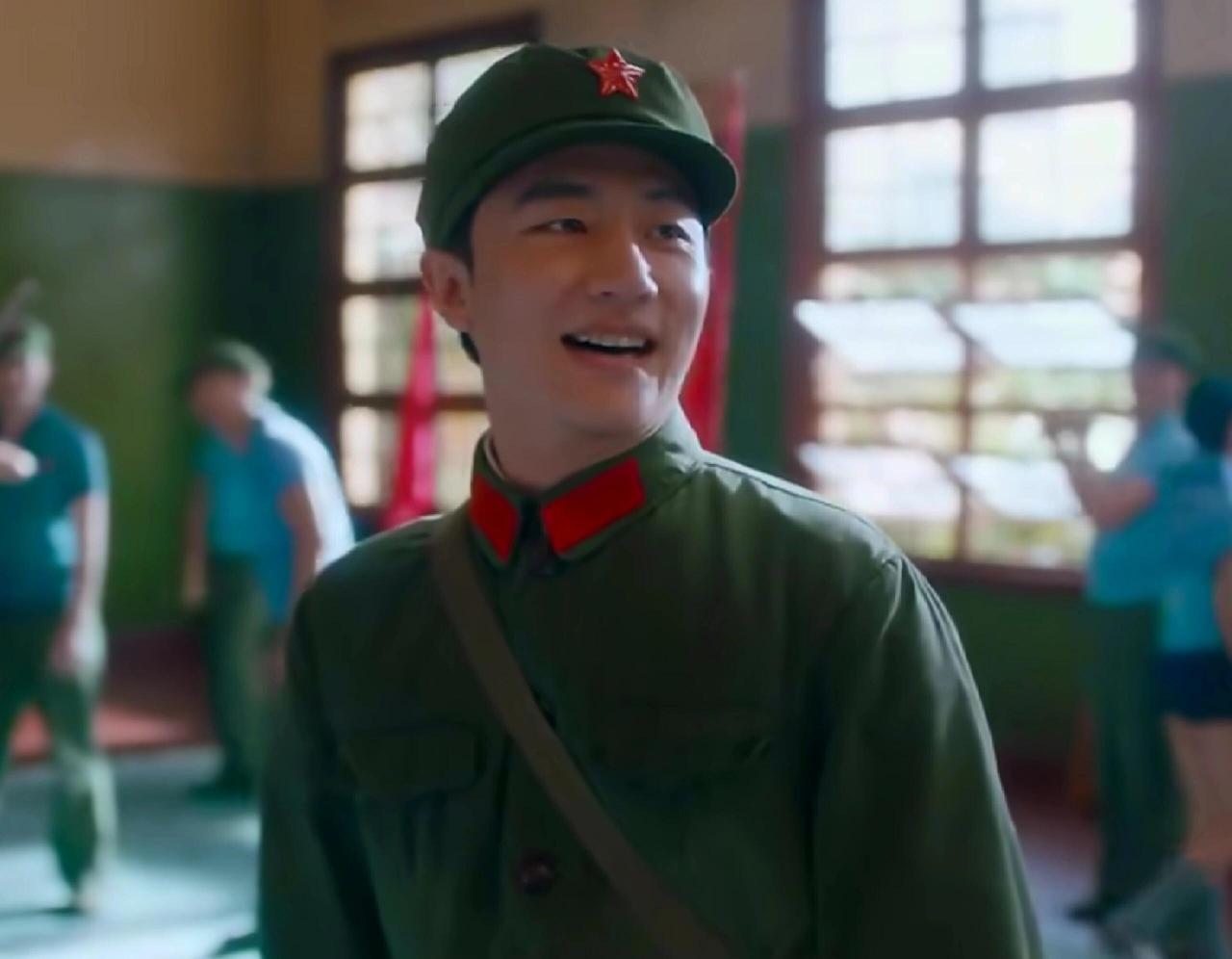 电影《芳华》又悄悄的火了十年前上映那会儿，多少人看完撇撇嘴：直接划进“烂片”堆