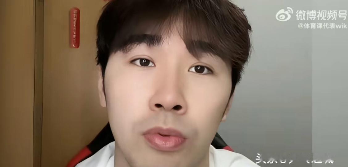 闫安说，曹巍也是北京出来的，我俩路子一模一样，都是先东城体校，再到什刹海体校，之
