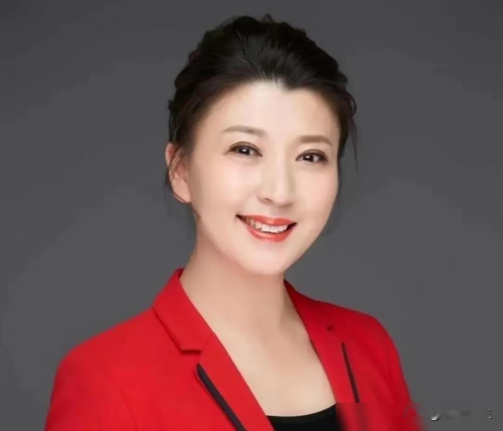 刘老根杜雅娟的朴实人设是被她按在奢侈品堆里摩擦成渣了是吧？见过炫富的没见过炫