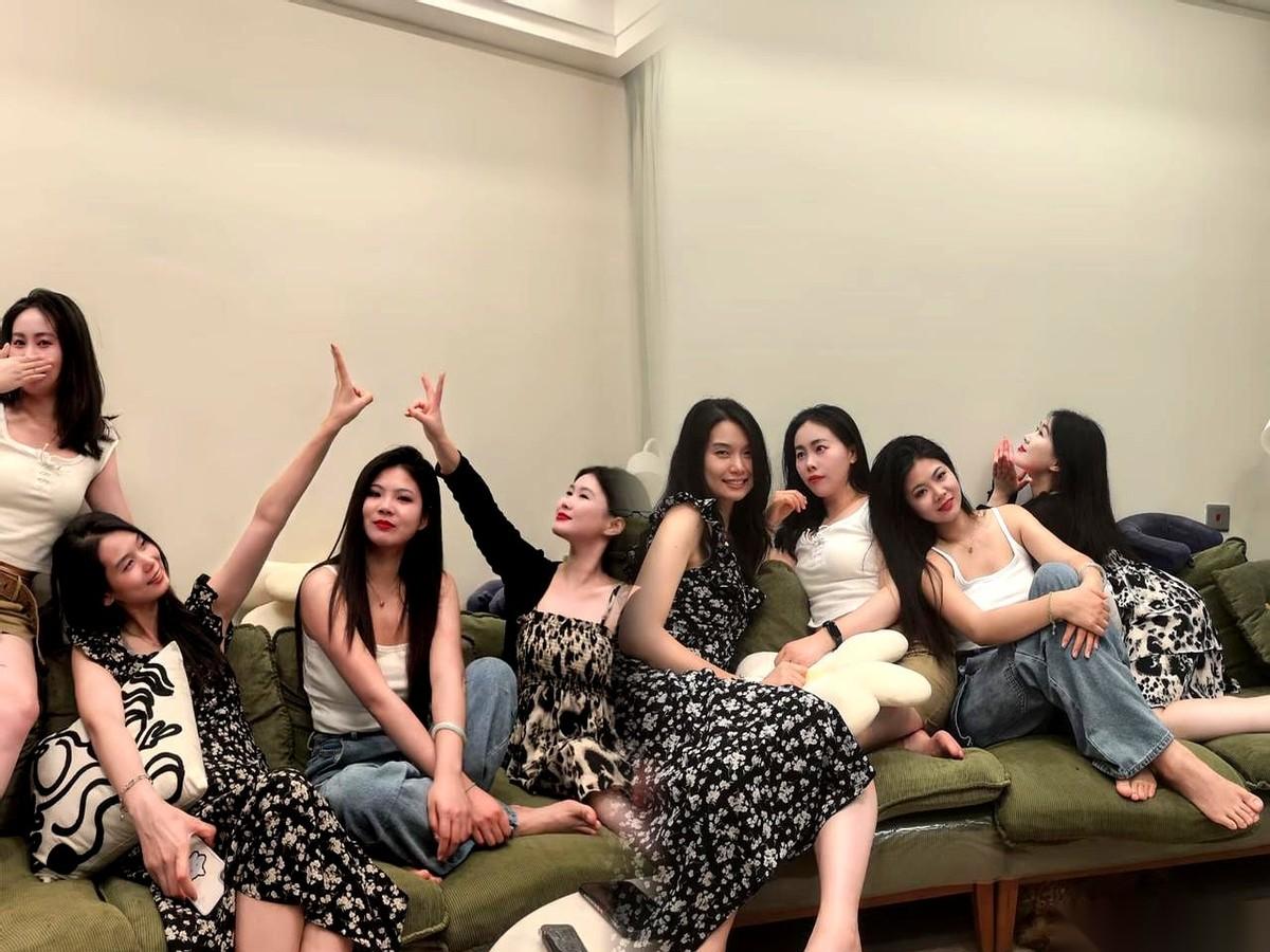 笑死，我一个娃都生了的已婚妇女。居然被闺蜜手机里的一张订单截图，给整得满脸通红