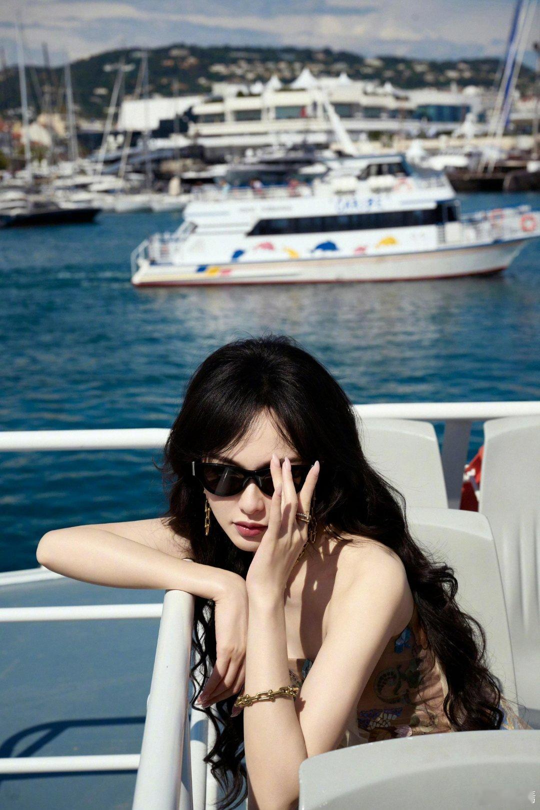 这姐走御姐风绝了！美出高级感唐嫣戛纳之旅