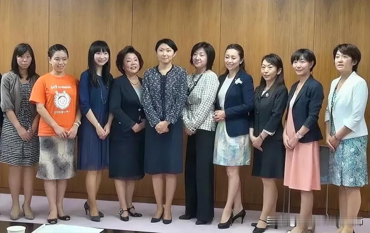 前首相小渊惠三的女儿小渊优子未来有望当自民党总裁并当日本首相吗？小渊优子，前