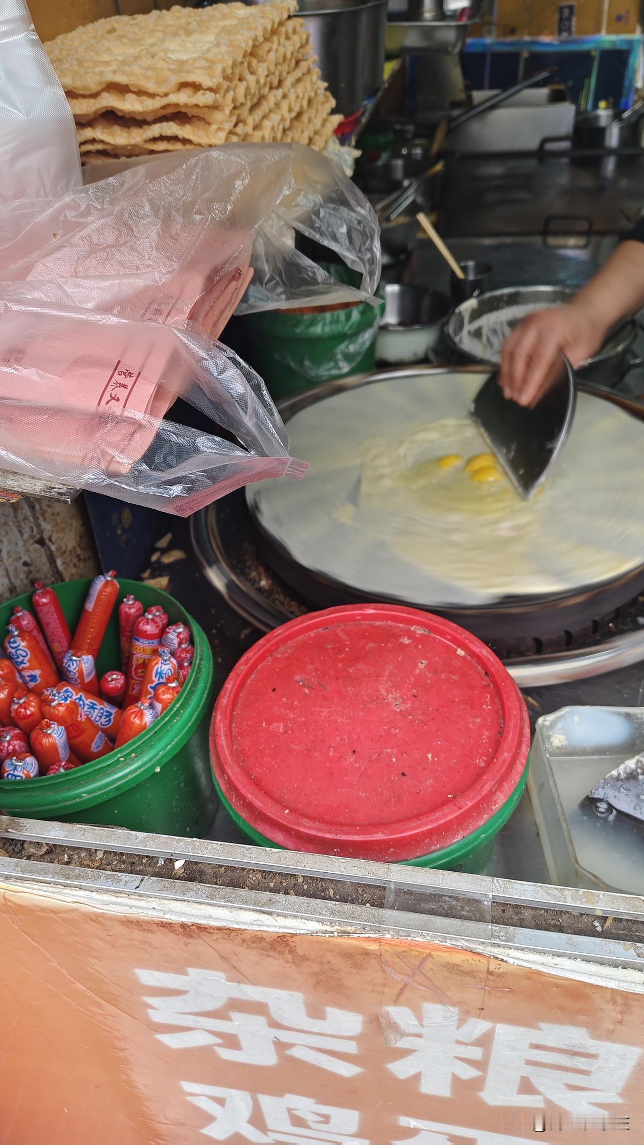 石家庄的早餐，真没特色！除了手抓饼，就是煎饼，或者是肉夹馍！真没特色！天津