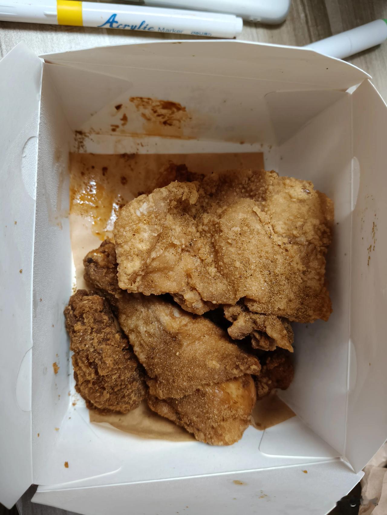 五岁的女儿晚上在奶奶家吃饭每天晚上七点多就开始喊饿我很直接问她，奶奶是不是虐