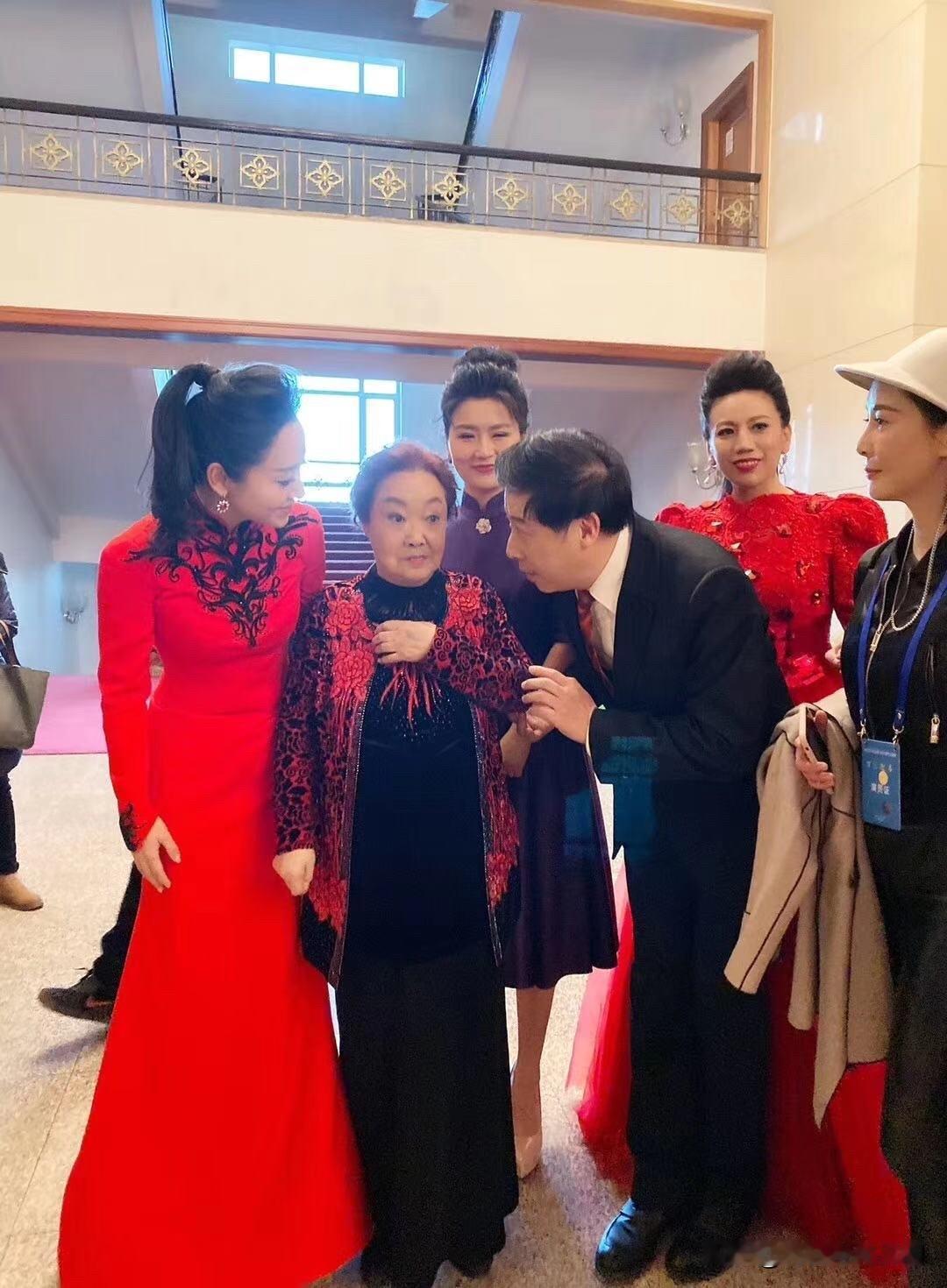 2020年，中国文学艺术节春节大联欢，“人民艺术家”郭兰英先生生前与相声大师冯巩