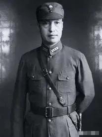 1950年，36军军长刘万春接到通知到北京参加会议，会议期间，几名全副武装的警卫