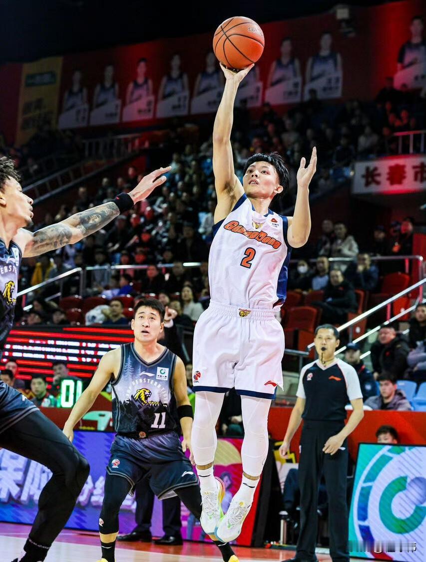 足够励志！威尔逊谈徐杰：“徐杰的身高没有优势。”“甚至可以说是劣势。”