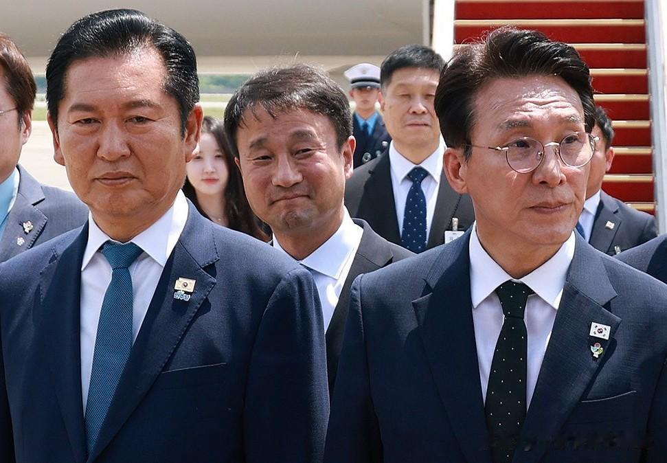 韩国共同民主党党权大战全面开打，郑清来金民锡正面交锋韩国共同民主党8月17日