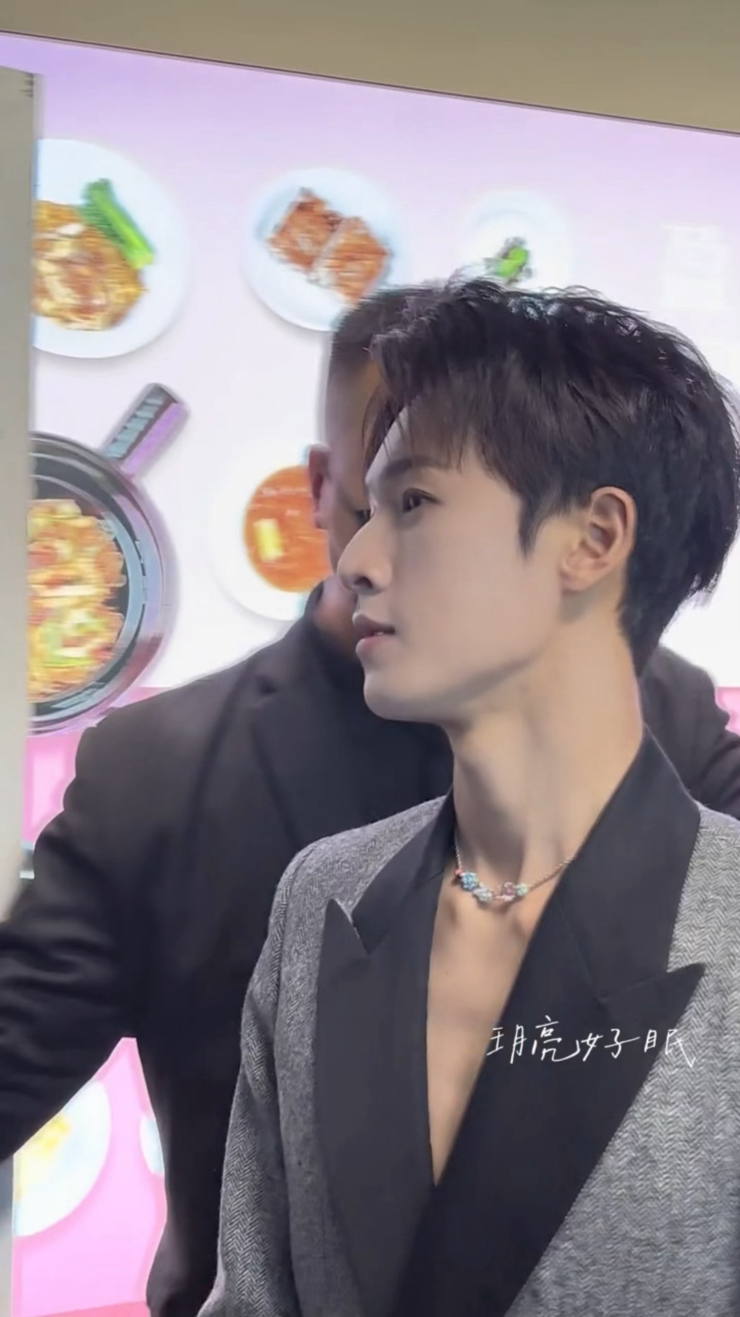 李昀锐深V完全5A颈区，锁骨杀我人没了李昀锐深v锁骨杀李昀锐深V完全5A颈区