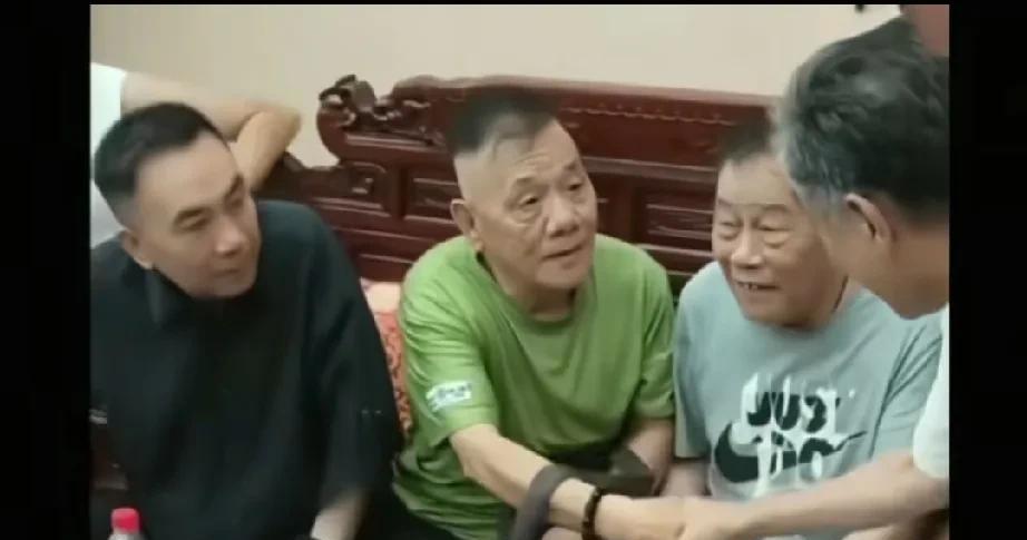 没想到德云社的杨进明来送杨少华最后一程，杨进明与杨家二十多年没来往了。虽说是杨少