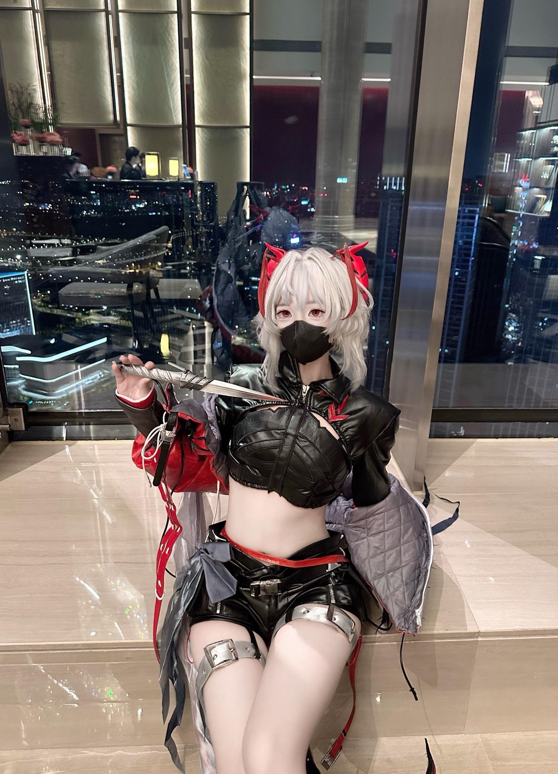 你的护被我两脚踹死