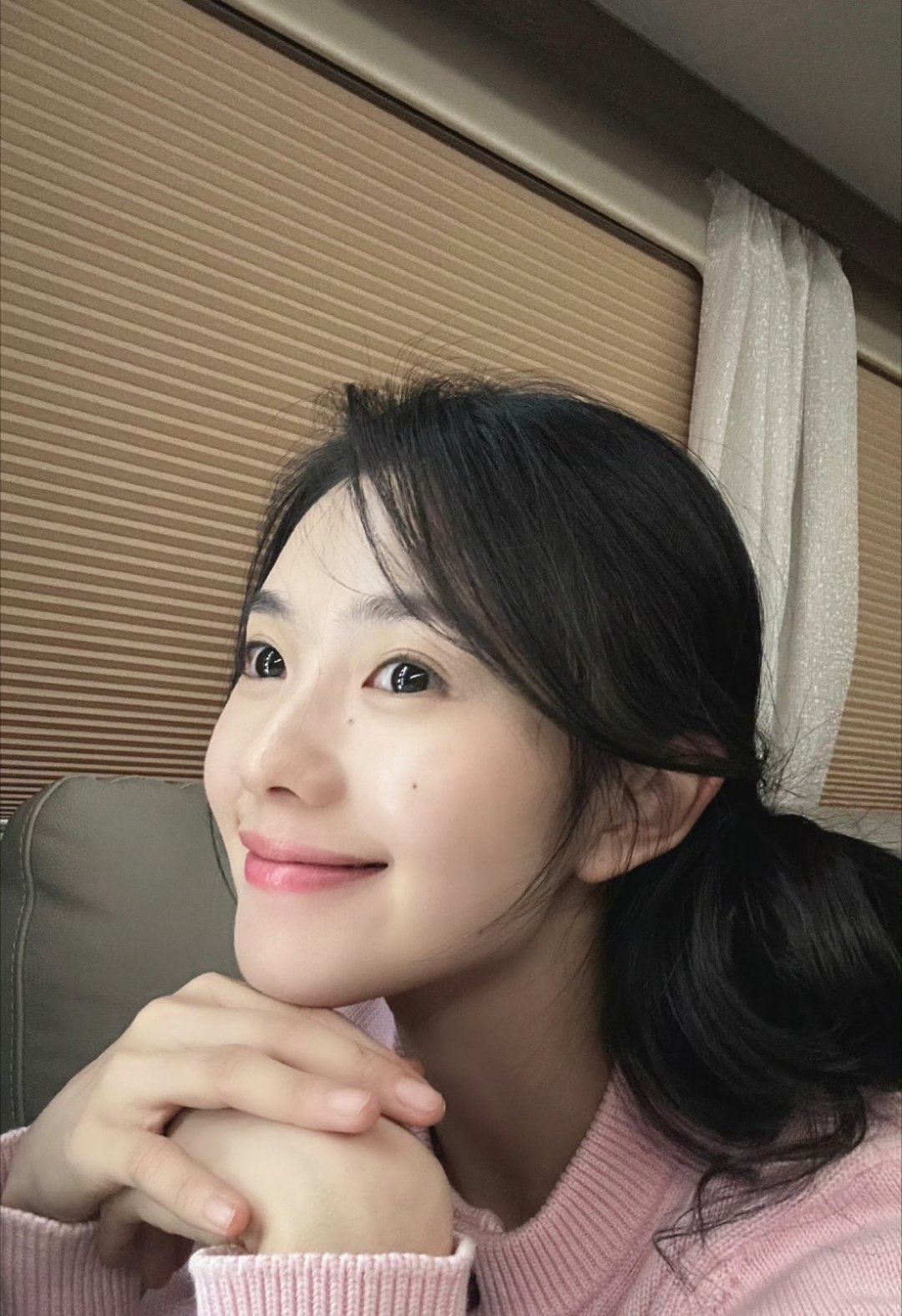 刘浩存好美呀，宝宝丸子头好看！脑袋圆圆的，头骨好比例好优越[点赞][点赞]​​