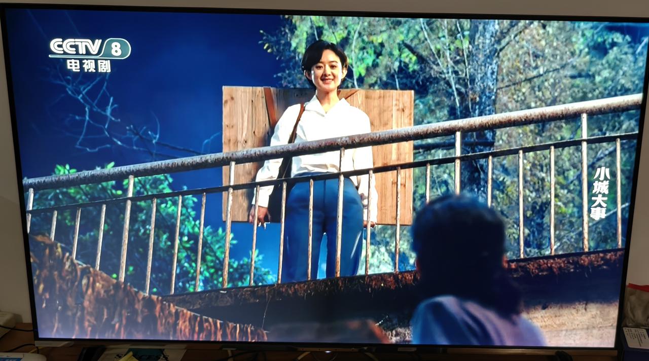 [吃瓜]央8️⃣新年大剧《小城大事》开播，想到某些情节可能会有点“尬”，但没