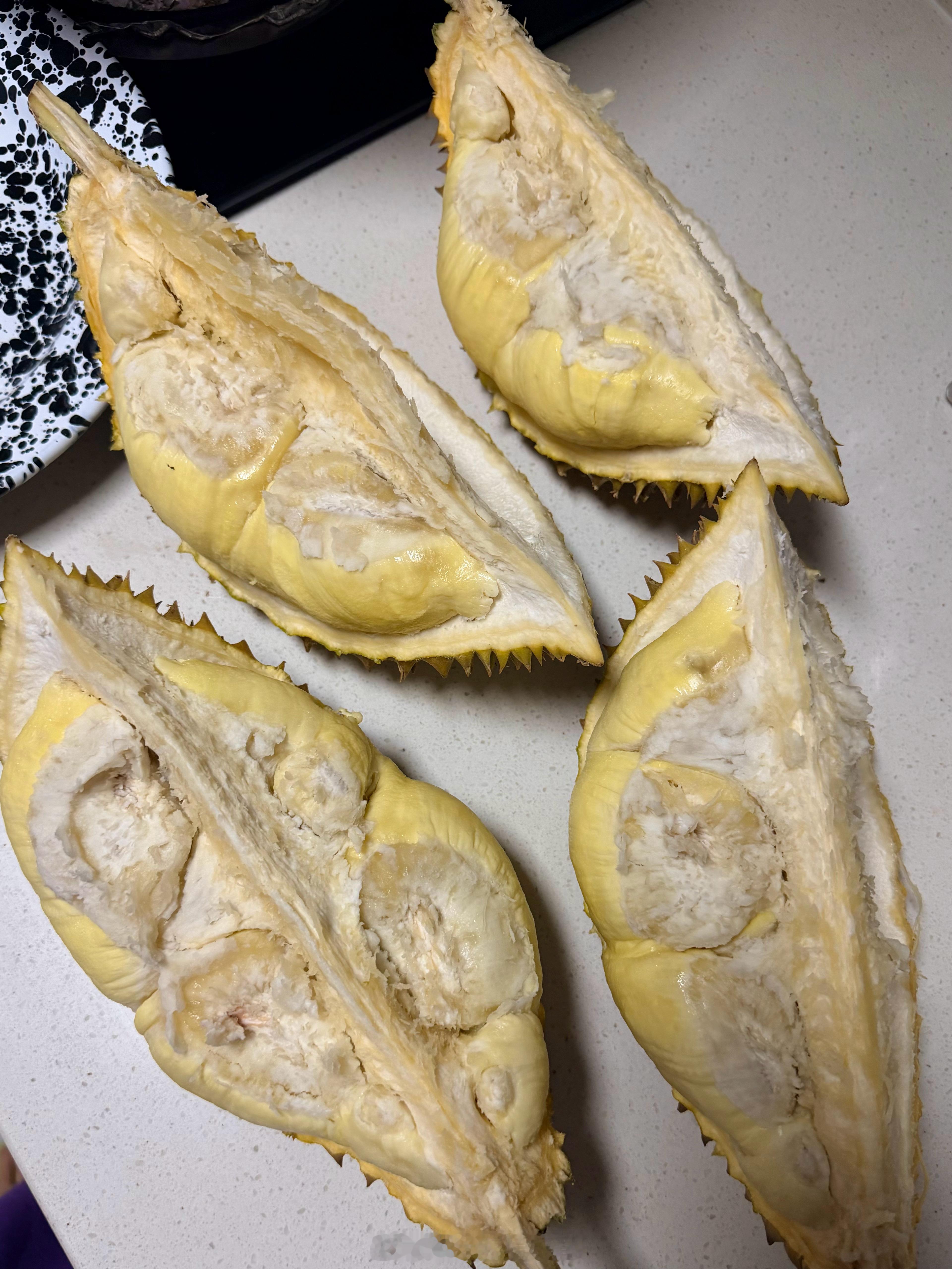 山姆选到了报恩榴莲，第一次开到每一房都有这么饱满的肉，还是个干包鸡丝。