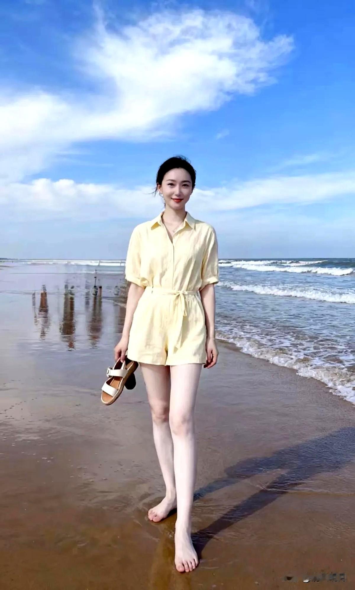 这位女生，是公司上半年的销售亚军。2025年只剩三个月了，我不会安于现状，会更