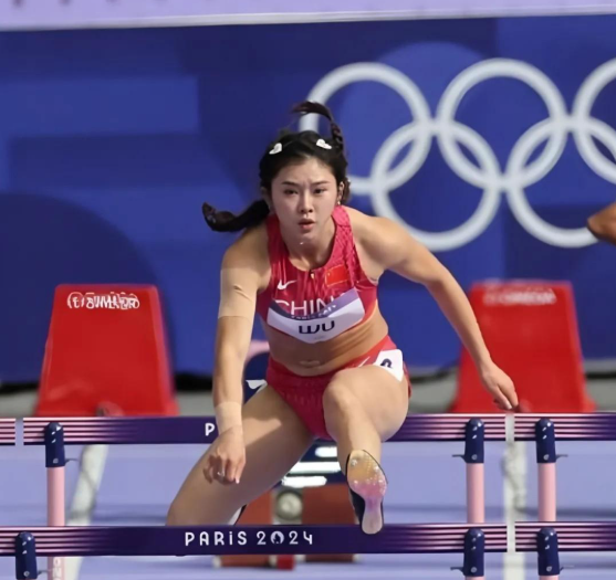 吴艳妮两周前在东京田径世锦赛女子100米栏跑出的13秒12，在国际赛场不值一提，