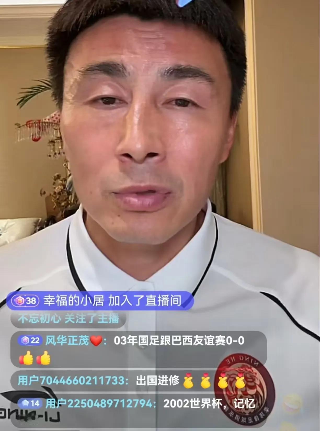 李玮锋曝2002世界杯秘闻!罗纳尔多的伤疤,才是巨星的底气前国脚李玮锋的