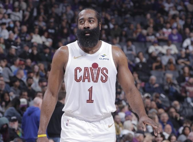 大鱼来了！NBA休赛期或将离队的八大超巨！1：詹姆斯合同到期后湖人并没有选择