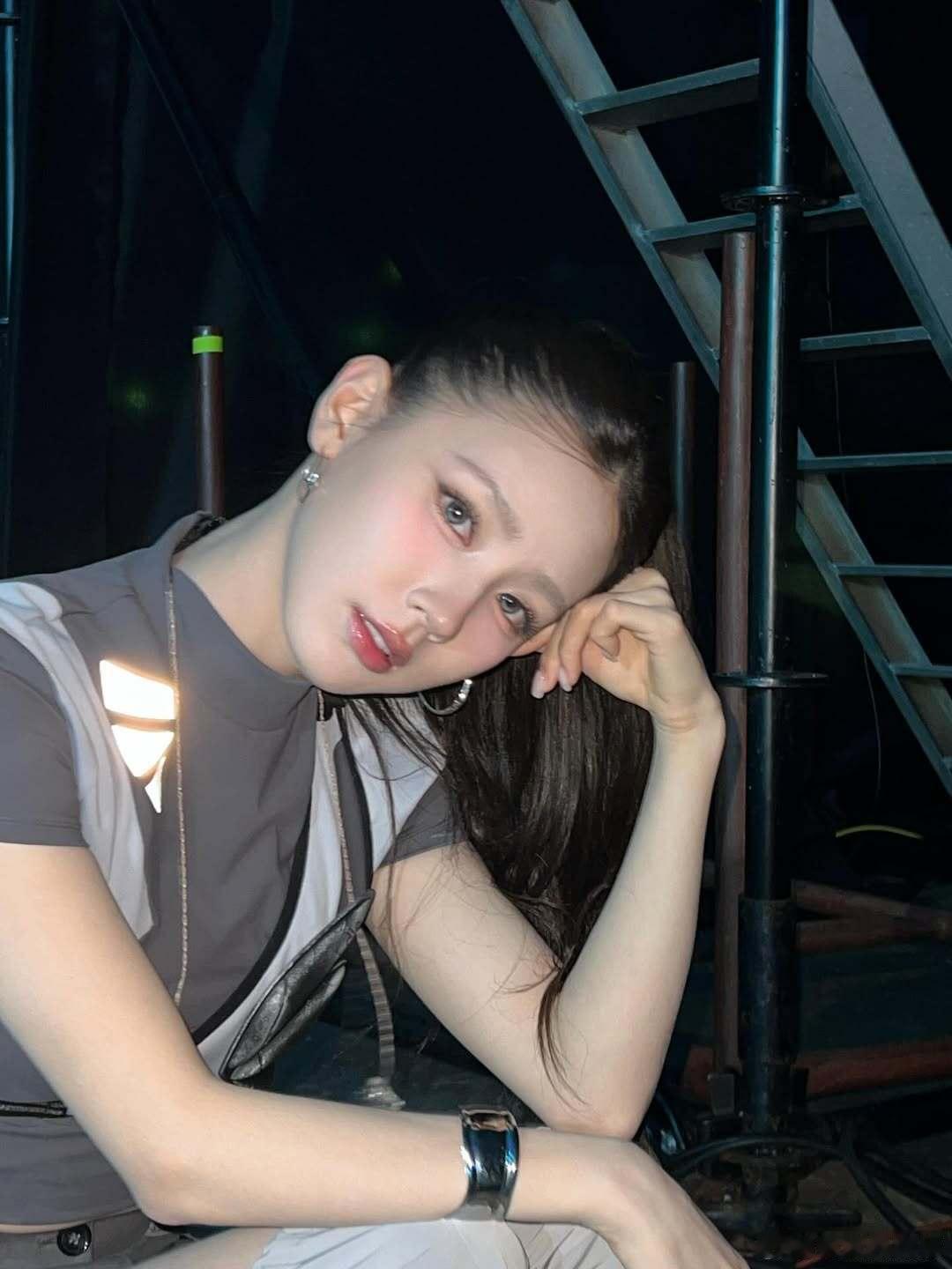 来人啊，给这个赵美延颁发一个，最佳大光明美貌奖​
