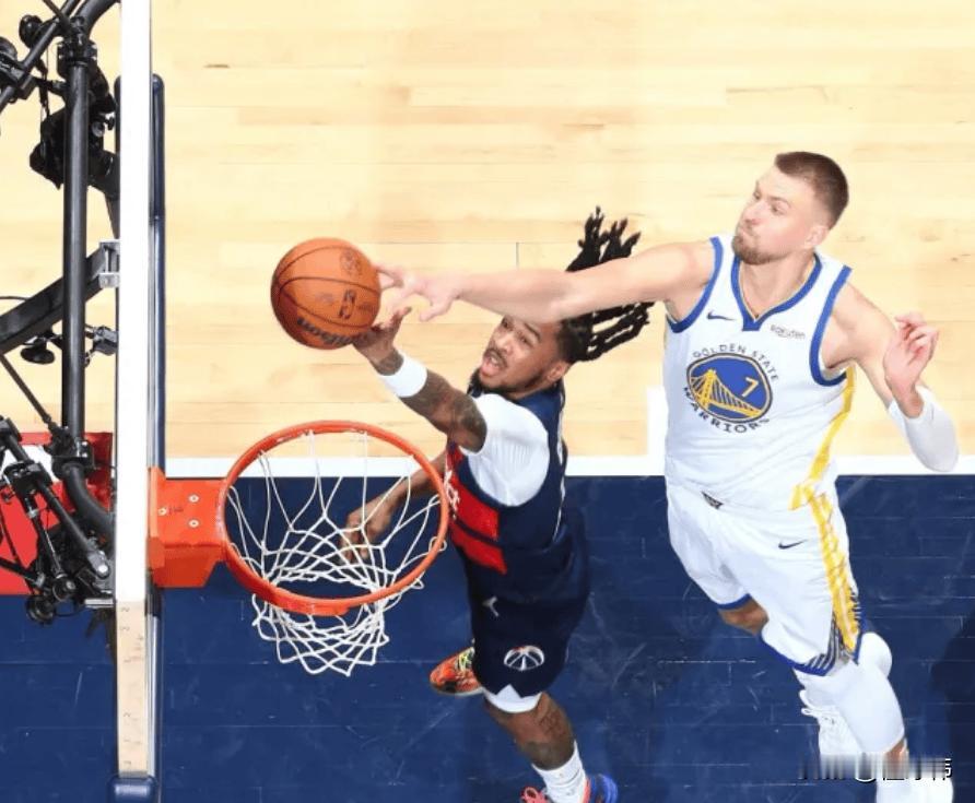 厉害！科尔谈波尔津吉斯：“健康的波尔津吉斯。”“毫无疑问是联盟最好的内线