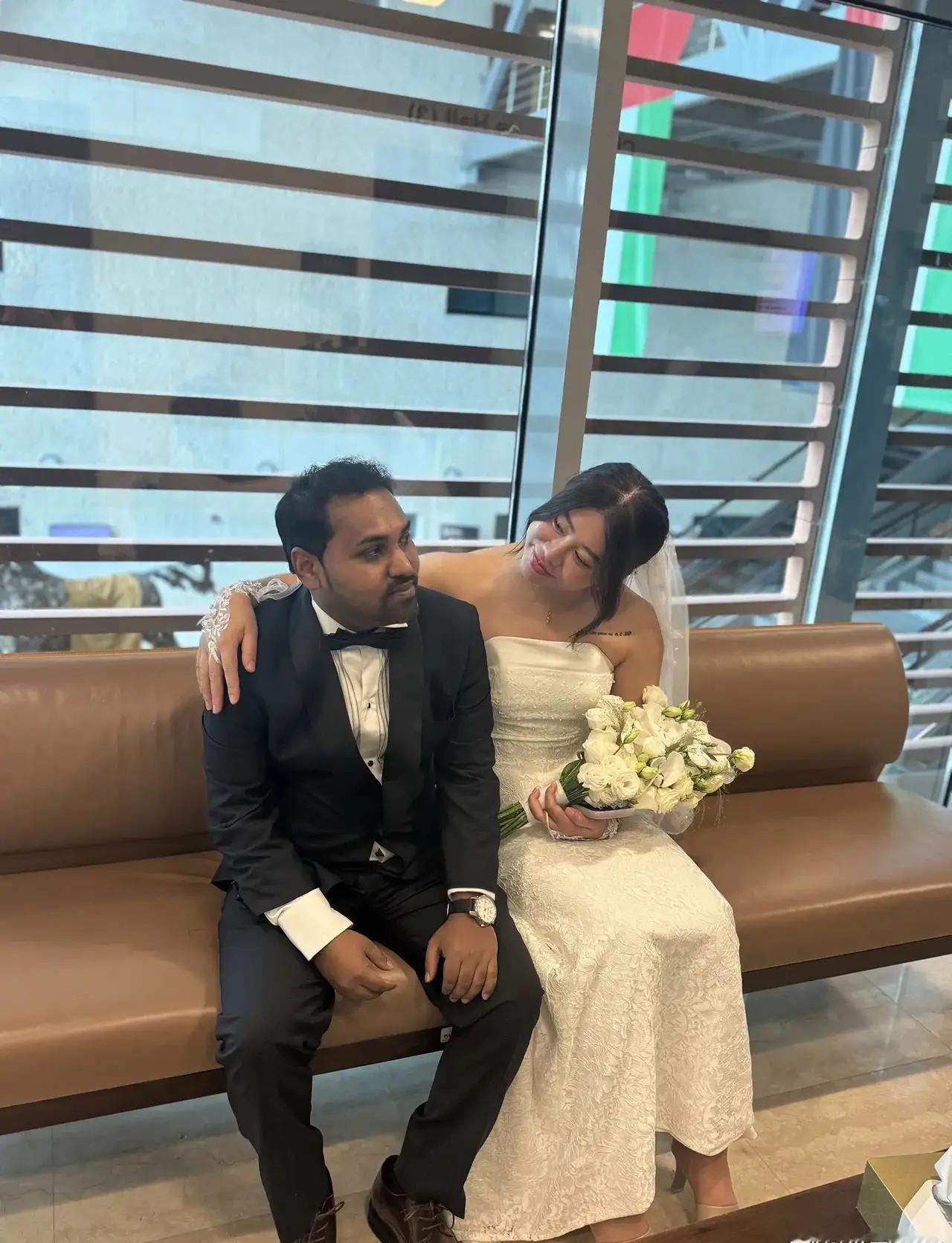 我就纳闷了，我们自己国内的男同胞娶个媳妇堪比登天，怎么印度男人来我们这，娶我们的