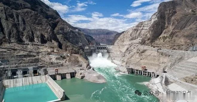 中国在雅鲁藏布江下游修建水电站，一年下来发电量可超3000亿度朋友们，想象一下