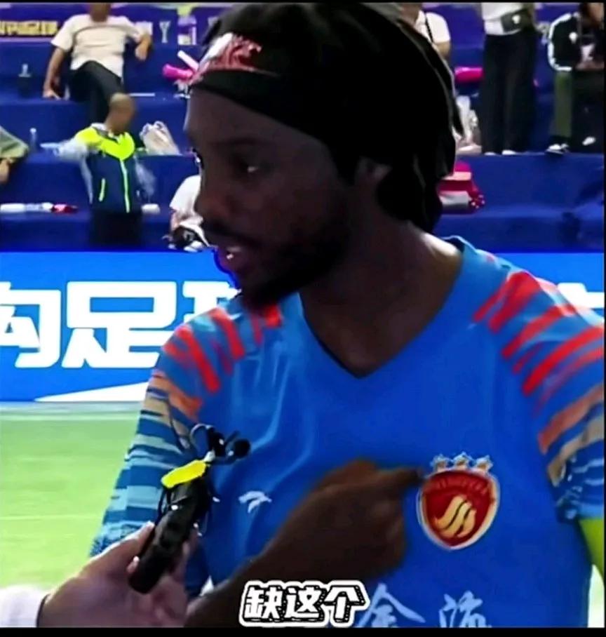 中国足球搞不好，大佬们都没说明白，却让一个外国小伙一语道破。有记者问一位外国球