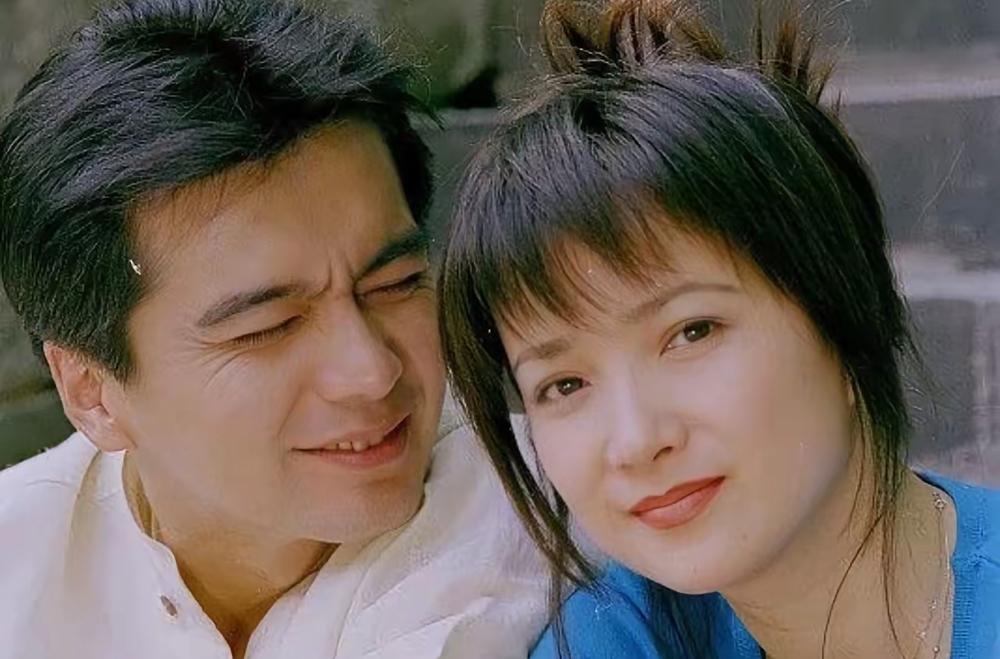 一个会看面相的朋友说，​​何晴和许亚军离婚，是意料之中的！​许亚军眼尾的鱼尾