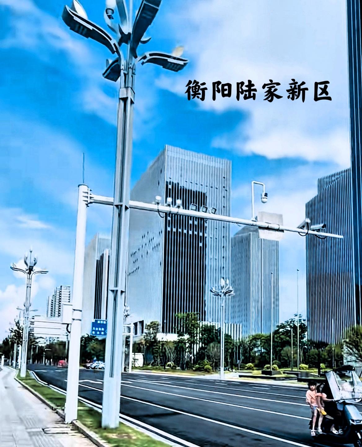 说实话，衡阳的新区与旧城区的区别太大了，两个城区完全是在一个不同的面貌，图片上这