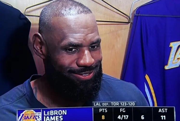 你们都不懂詹姆斯。不是詹姆斯为了赢球，才终结纪录的，而是八村刚好投...