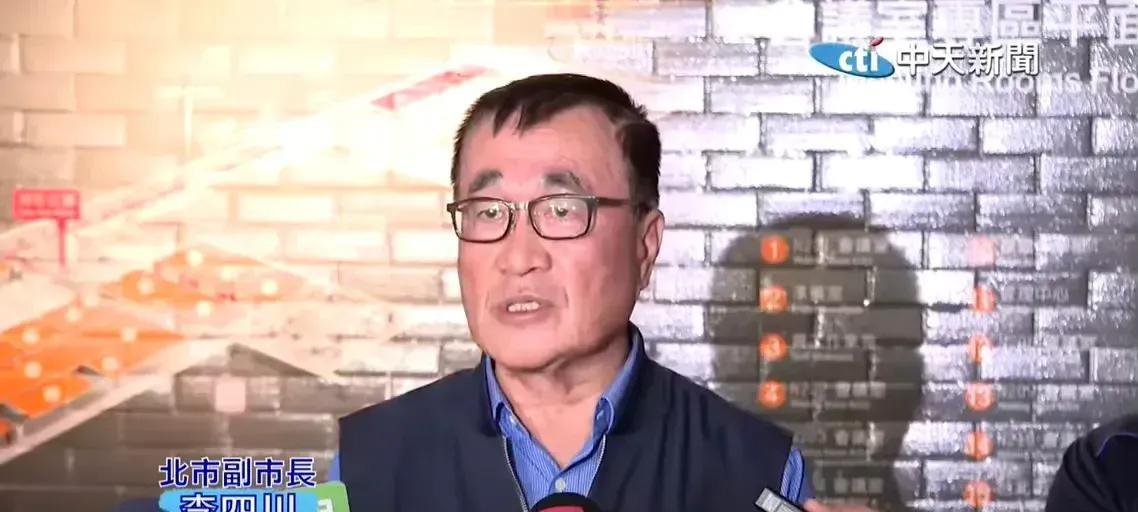 李四川说干就干呀！既然宣布了要竞选新北市市长，就要付诸实践，他到新北市进行了扫街