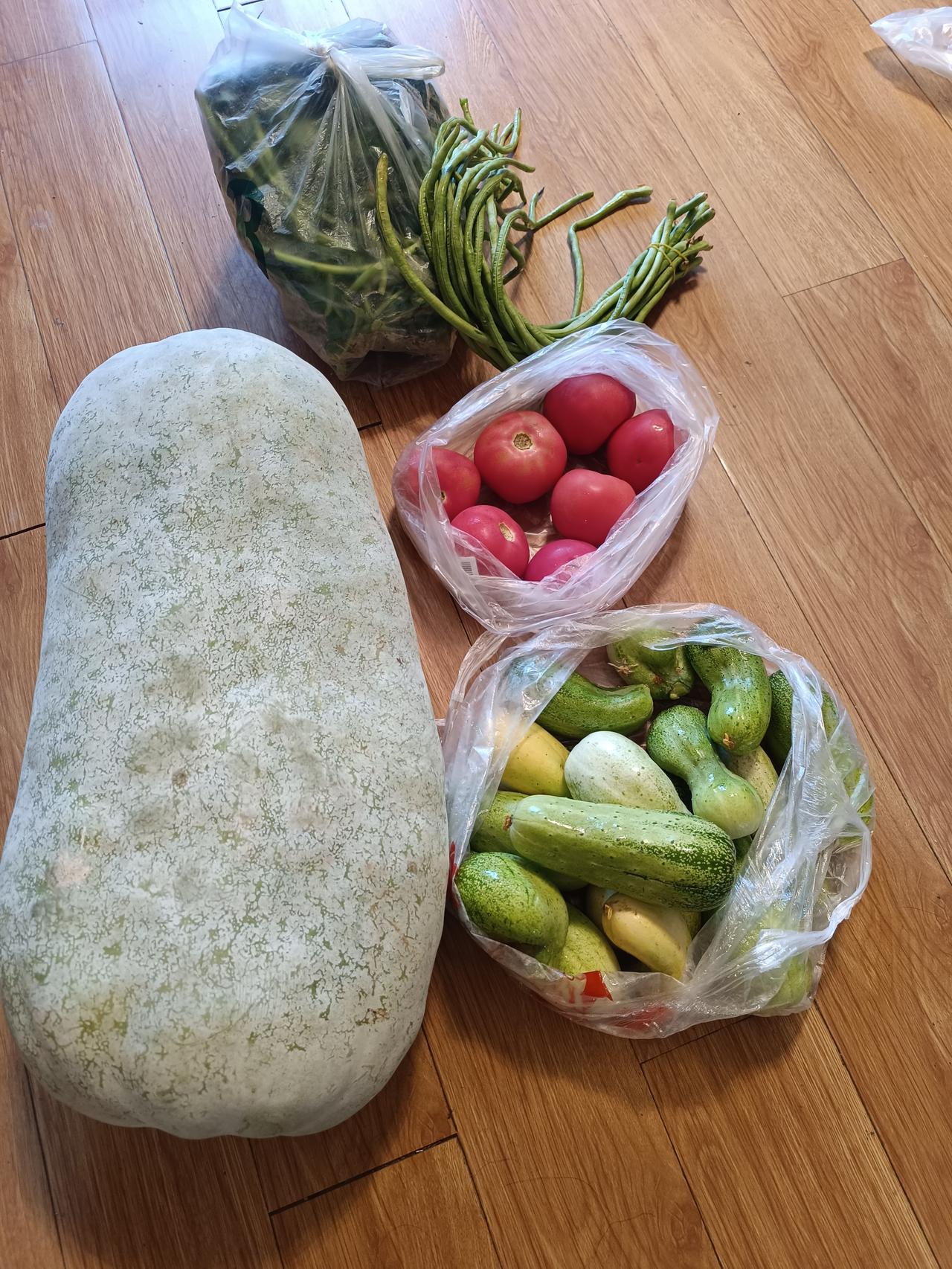 女子在网上吐槽说，她婆婆每次来，都带很多农产品，家里弄的很乱，说了多少次了，她就